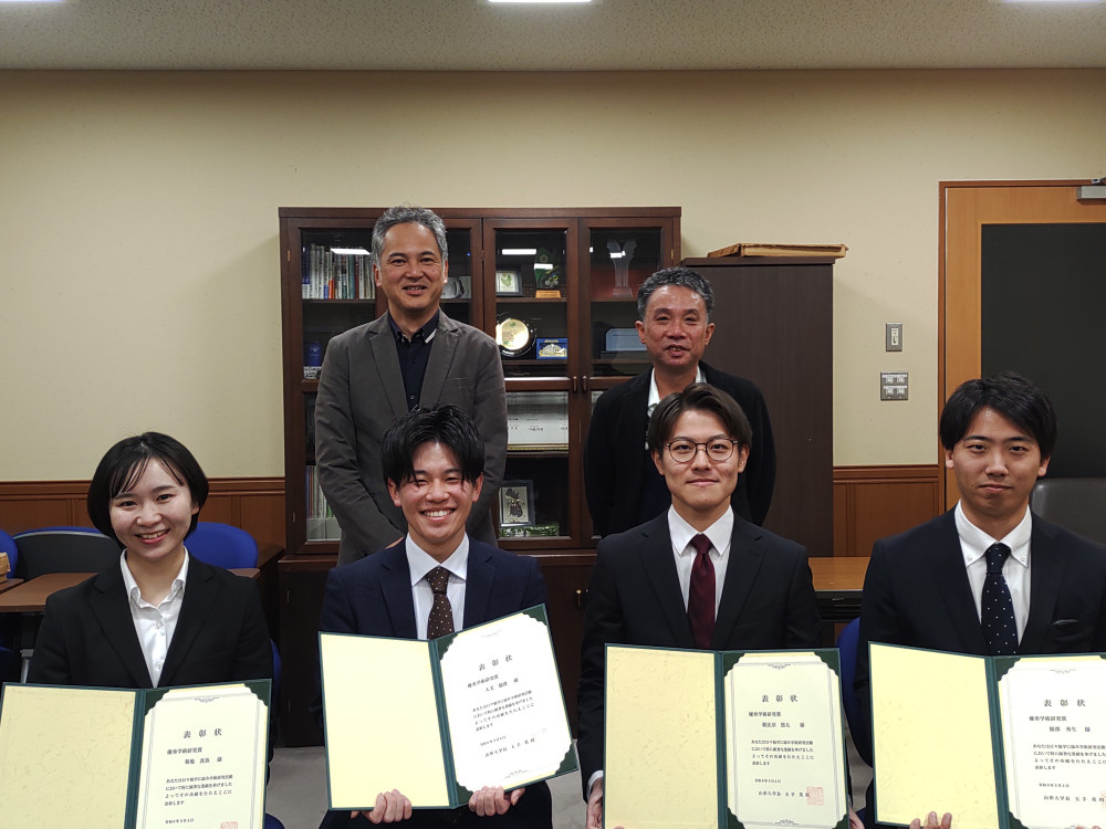 ５名の理学部・大学院理工学研究科（理学系）の学生が、令和５年度山形大学学生表彰を受賞しました。